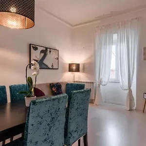 Apartment Gallery Art In San Frediano, Florenz